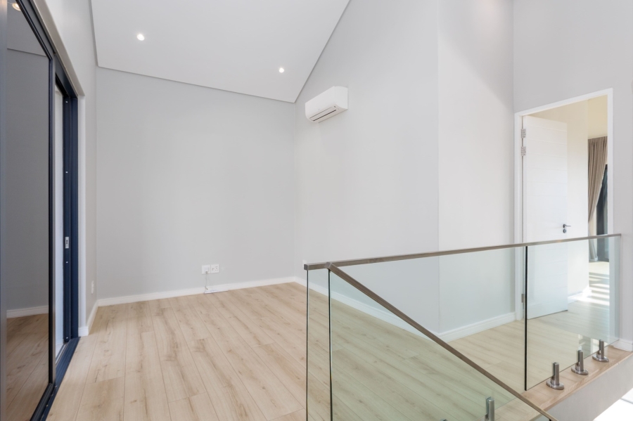 5 Bedroom Property for Sale in Val De Vie Estate Western Cape